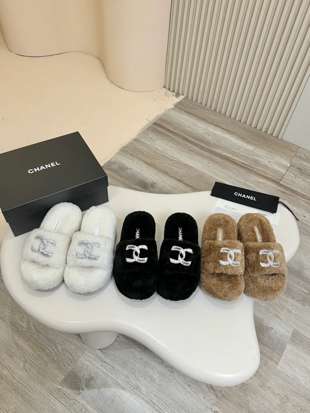 👟👟Ex-factory price 480👟👟 Chanel CHANEL thick-soled fur flip flops｜Finally waited for this pair of celebrity show style same style🧚♀️ The upper is covered with soft and waxy lamb wool, with classic double C diamond buckle👟👟The texture is full of texture. As soon as you put it on, your sense of luxury will instantly soar. The inner lamb wool fabric is as comfortable as stepping on clouds☁️ Thickened rubber soles, 8cm at the heel, 6.5cm at the forefoot, with raised bars, easy to wear with long legs~ The wedge heel design is super easy to walk, lazy and fashionable. It is very elegant for daily outings and date wear. It is a must-have and versatile artifact for this autumn and winter, waiting for you~ #chanel slippers #Celebrity Style #Advanced Wearing Fabric: Lamb 🐑 Wool Lining: Lamb 🐑 Wool Feet: lamb 🐑 hair Outsole: wear-resistant and non-slip rubber outsole Size: 35–40